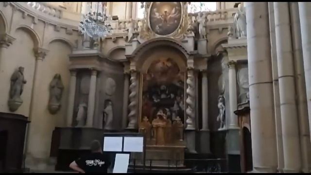 Экскурсия по церкви La Cathédrale Saint Pierre!