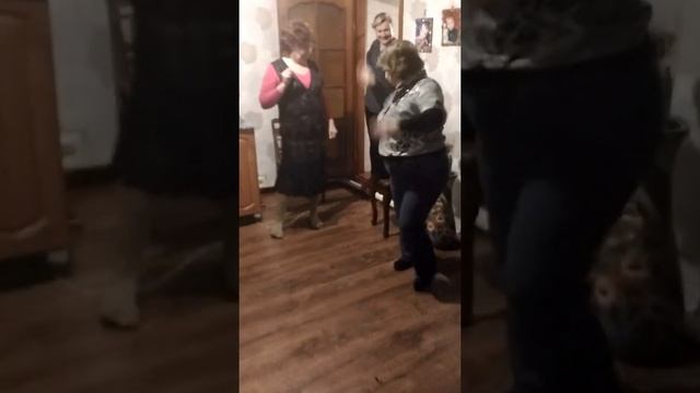 НОВОЯВЛЕННЫЙ ЧАРЛИ ЧАПЛИН...