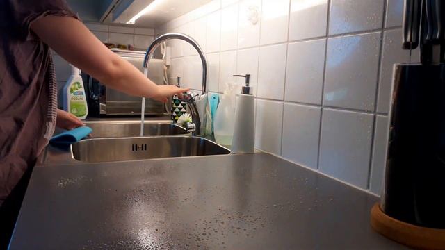 Speed cleaning video (kitchen and bathroom)