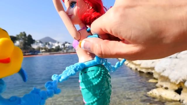 Кукла Русалочка Ариэль и Маша Капуки. Распаковка для девочек - Видео с игрушками