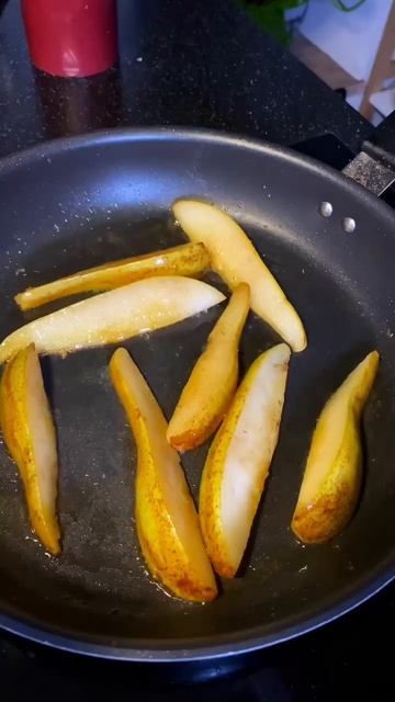 Caramelized pears with runner beans #cooking #recipes #easyrecipe #cookwithme #fyp
