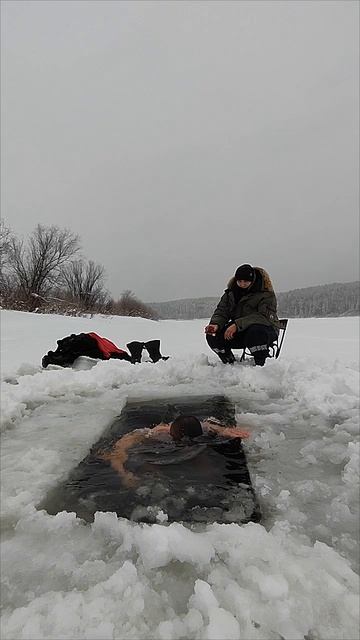 Там рыбы нет,можно идти домой...