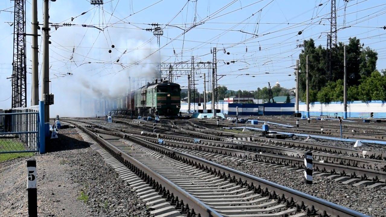 Тепловоз 2ТЭ10М-3332. Отправление. Звук 10Д100.