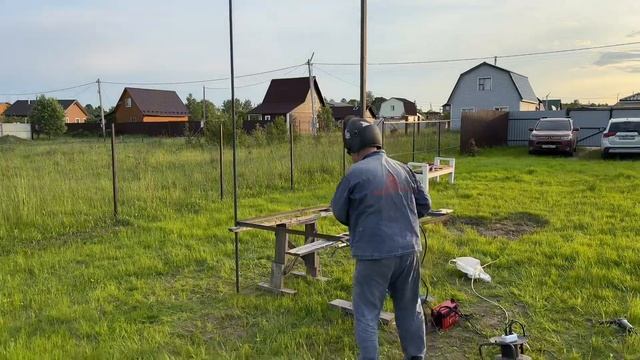 Варим Каркас для навеса для мангала своими руками. Красимся это. И на отдых шашлычок.