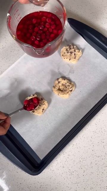 Easy to make Chocolate Chip Cranberry Cookies - November 18, 2022