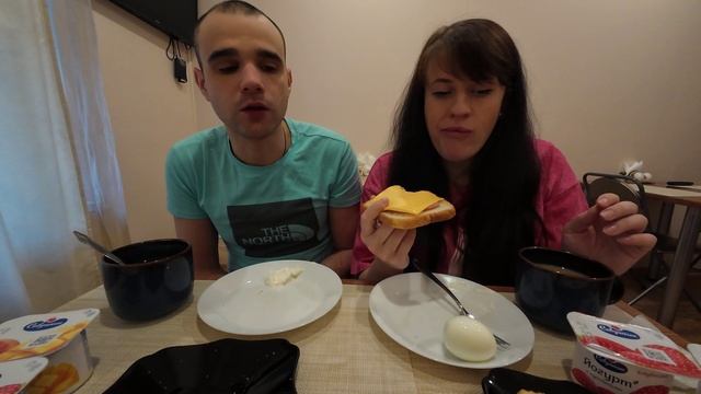 МУКБАНГ НАРЕЗКИ ЛУЧШЕЕ - ЗАВТРАК В ОТЕЛЕ / БЛИНЧИКИ / БУТЕРБРОДЫ / КОФЕ / MUKBANG АСМР 09. 03. 2025