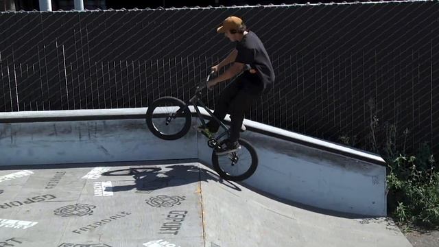 REED STARK AND DENIM COX | BSD at Full Factory | BMX