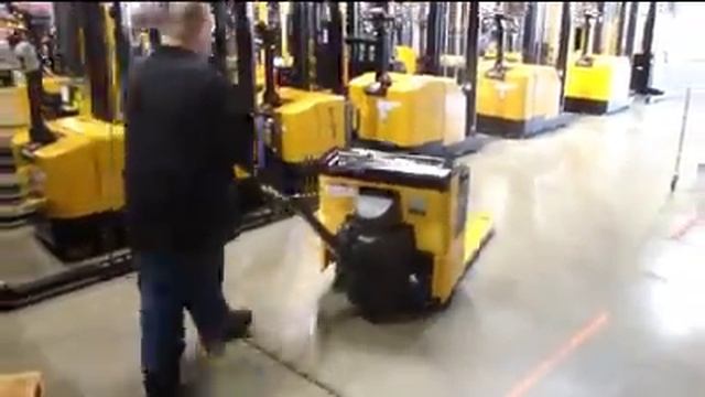 Big Joe Heavy Duty Powered Pallet Truck