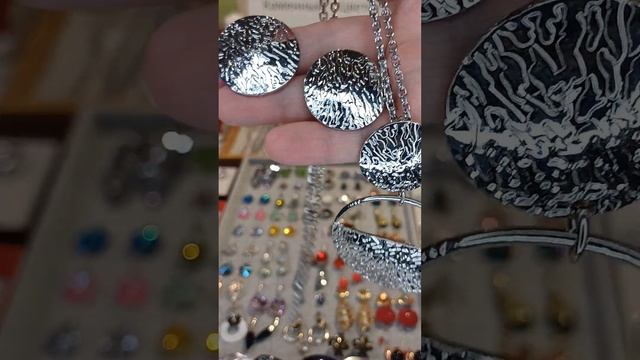 Весенняя распродажа бюджетных украшений.