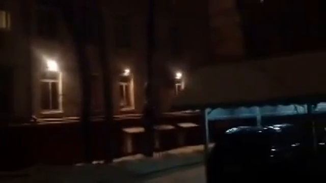 Сергей Симонов сбежал в новый год к Вике делать барбекю во дворе дома. Сладкая жизнь