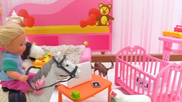 Видео про куклы Барби. Штеффи нашла волшебный сундук!