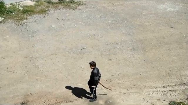 мальчик с палкой