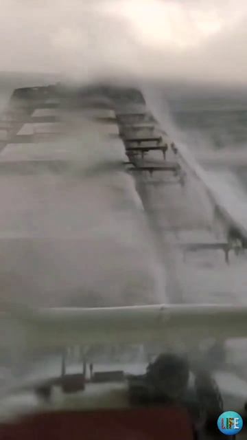 Судно в шторм