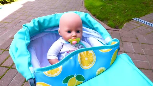 Весёлые игры Как Мама - Кукла БЕБИ АНАБЕЛЬ на прогулке в Коляске! - Сборник видео с Baby Born