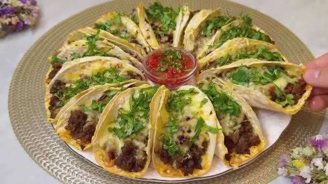 БЕРУ ОБЫЧНЫЙ ФАРШ И ЛАВАШ, а ПОЛУЧАЕТСЯ ТАКАЯ ВКУСНЯТИНА.ОЧЕНЬ ВКУСНЫЙ ОБЕД ИЛИ УЖИН!