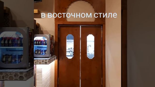 Маятниковые двери в восточном стиле