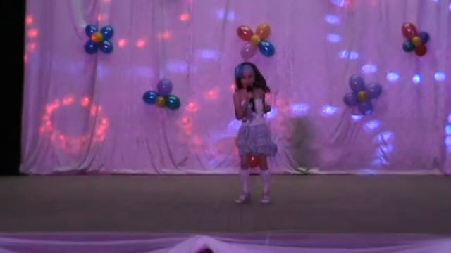 Поет Валентина Андриянова