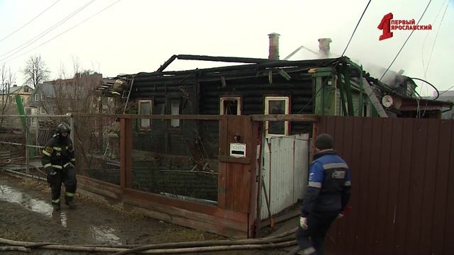 В пожаре погибла женщина: во Фрунзенском районе Ярославля сгорел дом