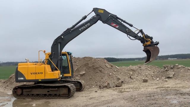 Köp Grävmaskin Volvo EC140BLC med tiltrotator & skopor på Klaravik