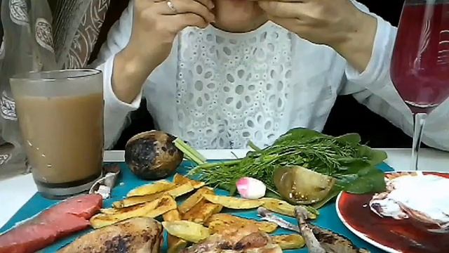 МУКБАНГ шашлык, лосось, картошка на костре, фри