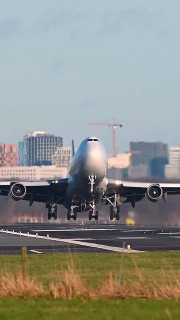 Посмотрим на взлёт великолепного "Джамбо" 🛫❤