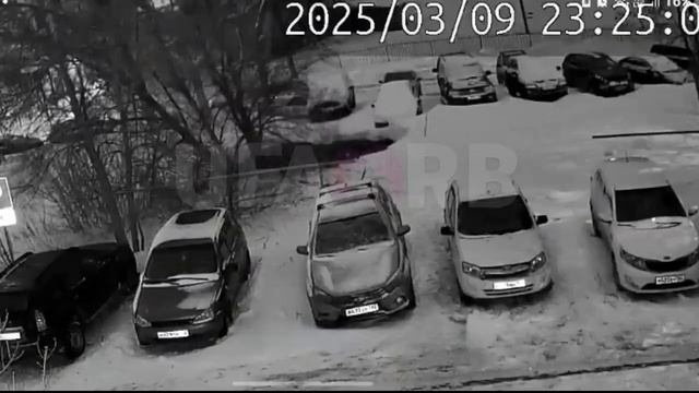 В Уфе припаркованная легковушка улетела в ад
