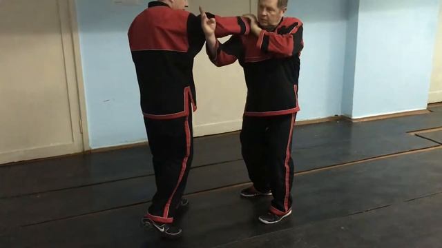 Защита правой рукой от прямого правой рукой с последующей контратакой.  Вин-чунь.
