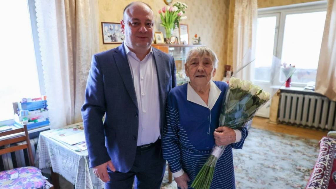 Ветерана ВОВ поздравили со 100-летним юбилеем и вручили медаль