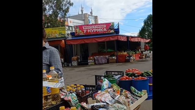 Рынок помидоры 800 рублей за ведро 5 литров грибов за 500 Картошка 1000 рублей Покупаю родителям