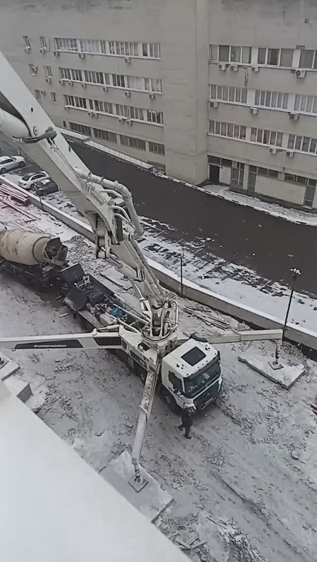 Подаем бетон на крышу