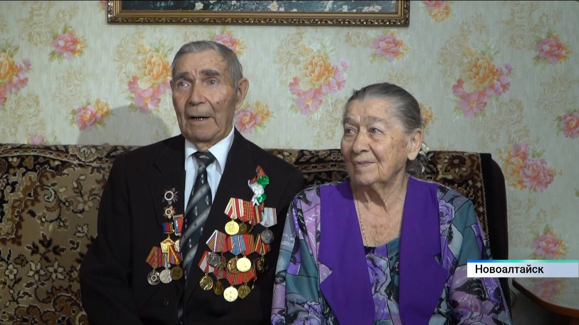 Медали к 80-летию Победы вручили супругам из Новоалтайска, прожившим вместе больше 70 лет