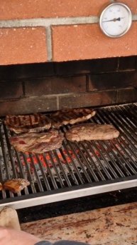 Carne de vită fragedă și suculentă la grătar!