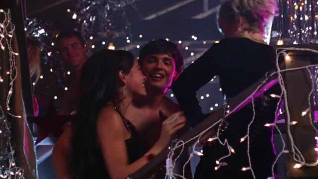 Сериал Тайны Смолвиля: «Заклинание», дата премьеры 10 ноября 2004 года (04 сезон 08 серия)