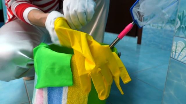 Весёлые игры – Кукла БЕБИ БОН плавает в бассейне с АКУЛОЙ! - Baby Born в видео игрушки для ванной