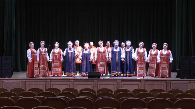 "Народный самодеятельный коллектив" хор русской песни "Тогучинские рассветы"."Ах, гармонь, играй..."