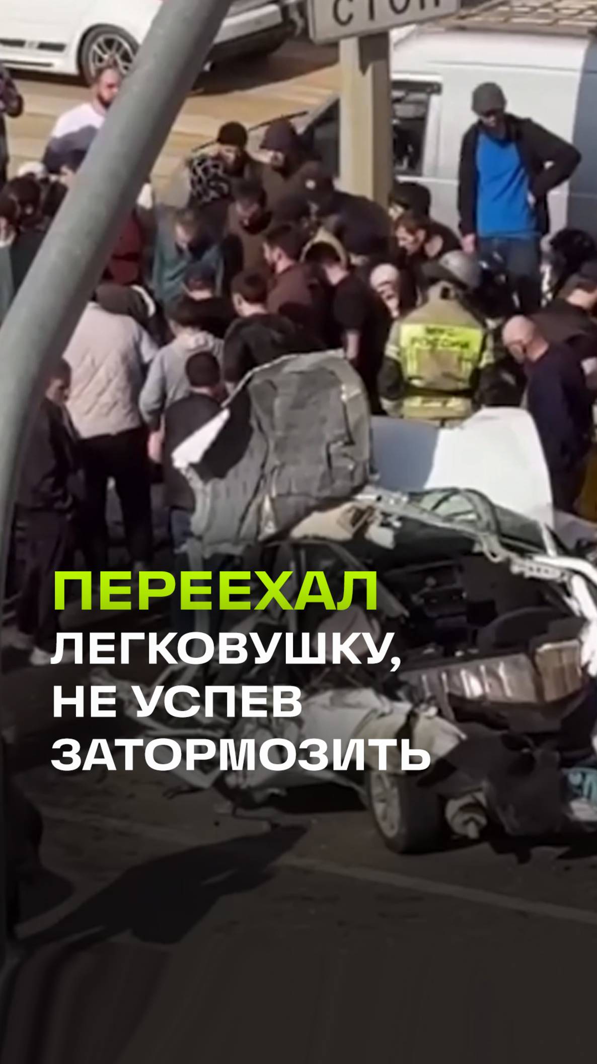 БТР переехал Приору в Махачкале