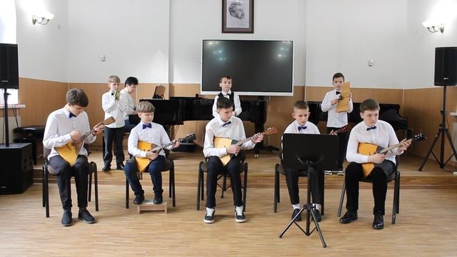 Ансамбль балалаечников "Сюрприз"