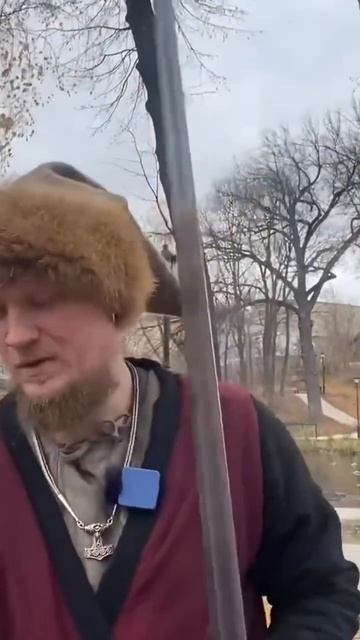 Самый известный меч и шлем викинга из захоронения Гьёрмундбю в Норвегии