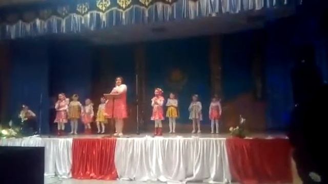 Первая песня на сцене Виктории