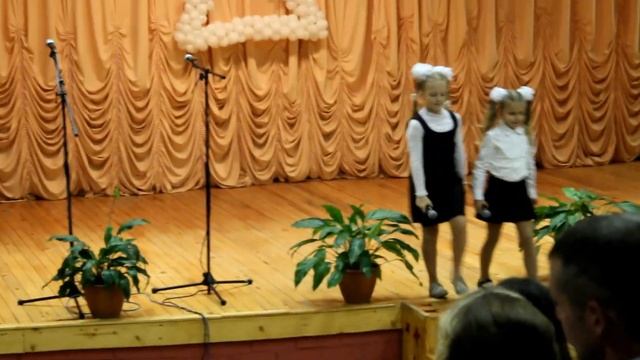 Диана Гай-Воронская и Лиза с песней "Первый звонок"