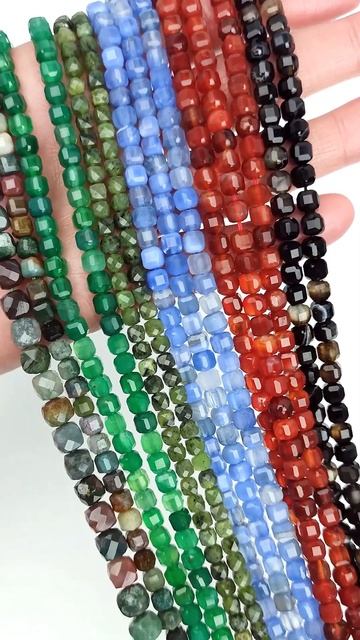 Невероятно яркие и сочные граненые кубики из натуральных камней в @charmbeads