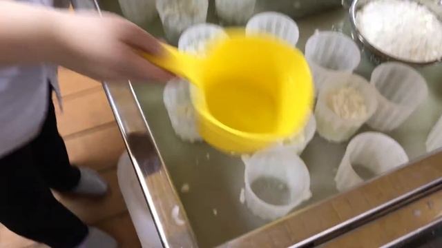Распределение сырного зерна в формы. Богородицкий Житенный женский монастырь г. Осташков.