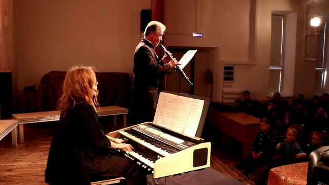Гендель, "Соната До минор для гобоя и органа в 4-х частях". Части 3 и 4. 
Ансамбль "Ars musicae".