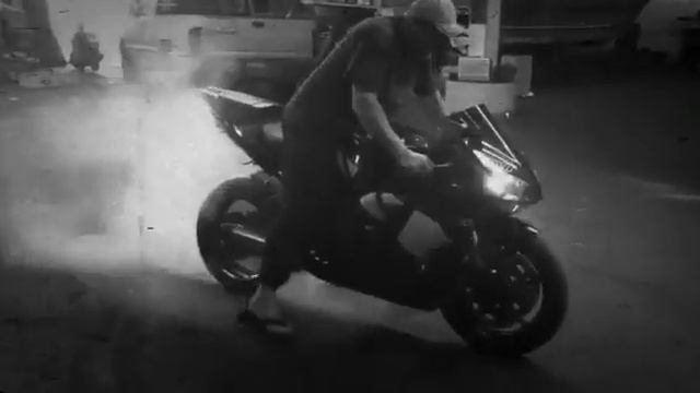 Mark Woodlief Does a Burnout on his R1