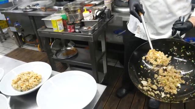 Жареный рис с яйцом и чили_ уличная классика с особенным вкусом и ароматом Кореи!