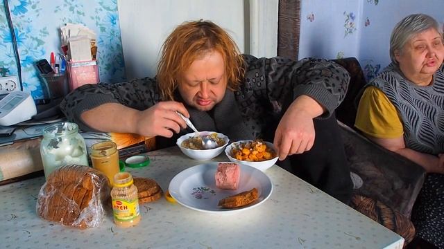 Принес продукты из магазина Василич просит на подстрижку Вкусный обед и вечерние бутерброды от мамы