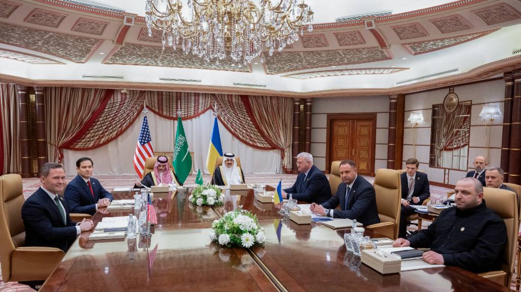 Западу нужна война, США деньги и только России мир.