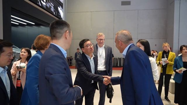 I have met briefly with Nio founder William Li. He is a great man. His life story is extraordinary.