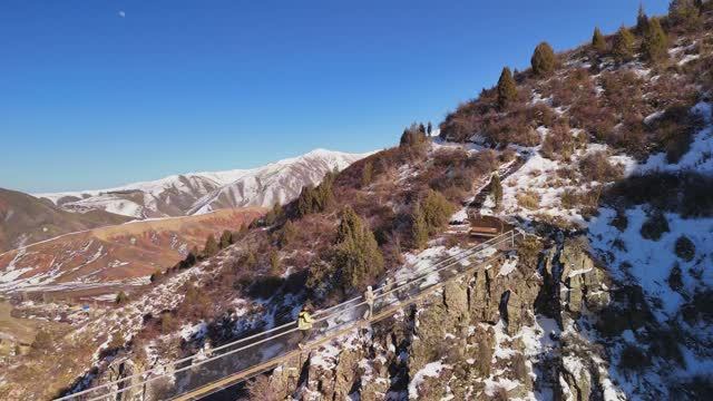 Ущелье Чункурчак. Подвесной мост, Голубиный водопад. Кыргызстан 🇰🇬 
Гид Юрий Антропкин