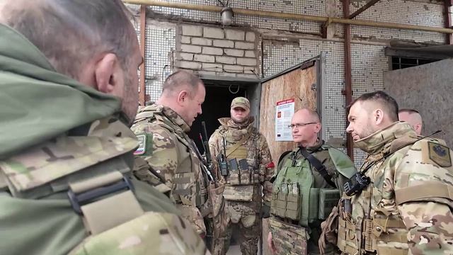 Денис Пушилин с Сергеем Кириенко в Курахово посетили гуманитарный центр, который организовал Народны